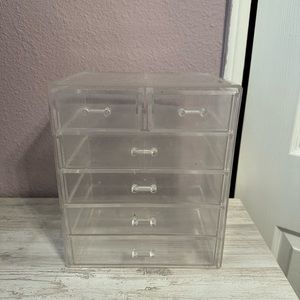 Makeup organizer